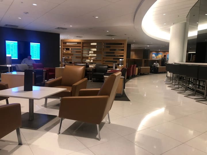 American-Airlines-Admirals-Club-D-15